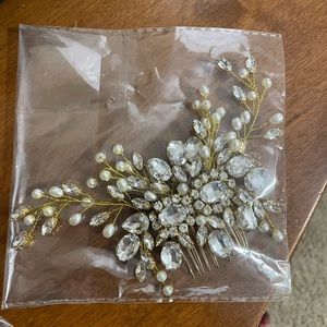New in the package Yellow gold bridal/prom hair piece